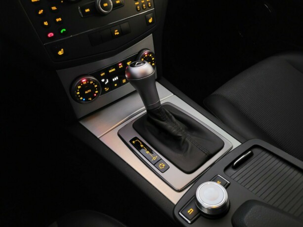 mercedes-benz-c-klasse-bensin-2010-big-21