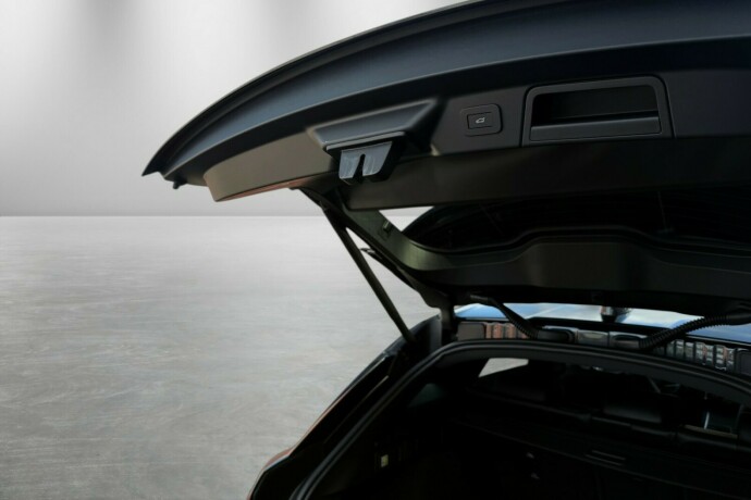 land-rover-range-rover-velar-bensin-2025-big-7