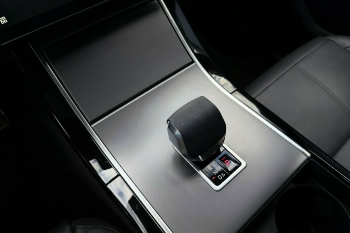 land-rover-range-rover-velar-bensin-2025-big-16