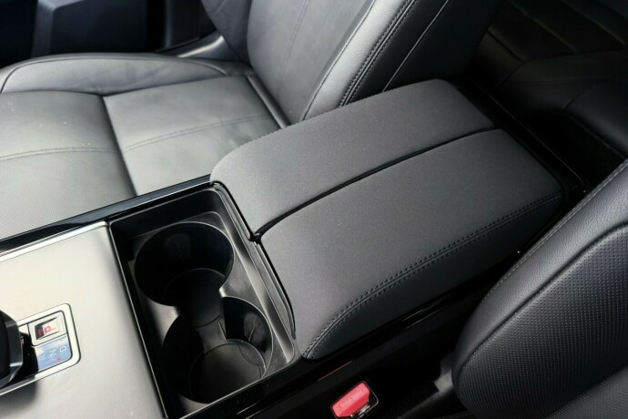 land-rover-range-rover-velar-bensin-2025-big-17