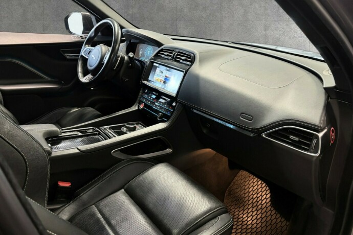 jaguar-f-pace-diesel-2018-big-31