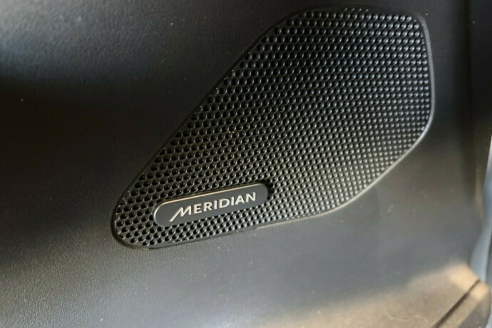 jaguar-f-pace-diesel-2018-big-23