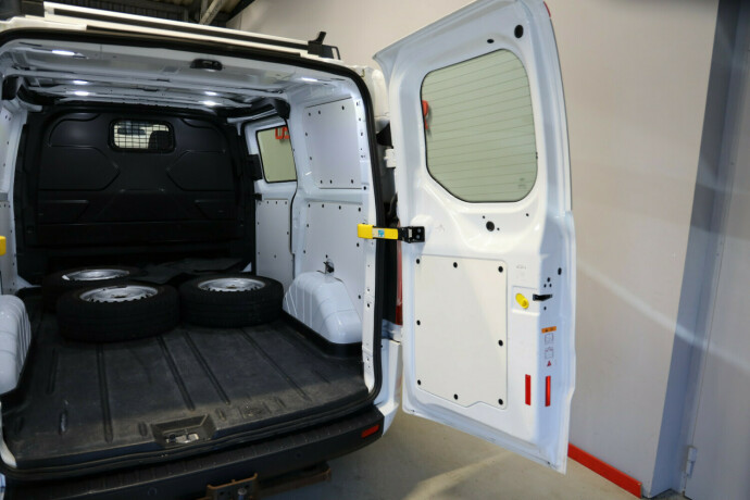 ford-transit-custom-diesel-2020-big-12