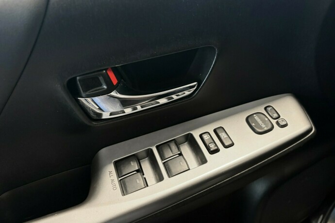 toyota-prius-elektrisitetbensin-2017-big-19