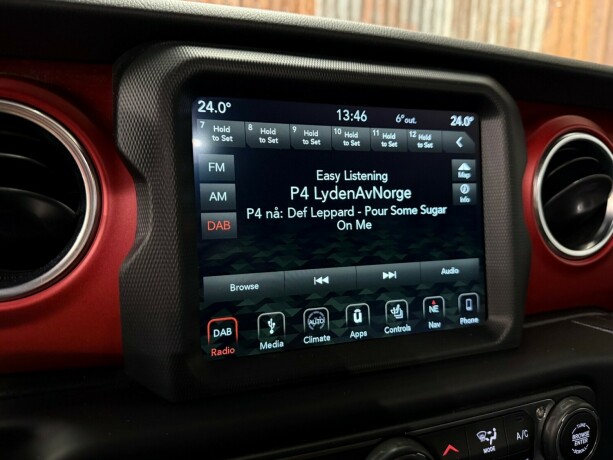 jeep-wrangler-diesel-2019-big-31