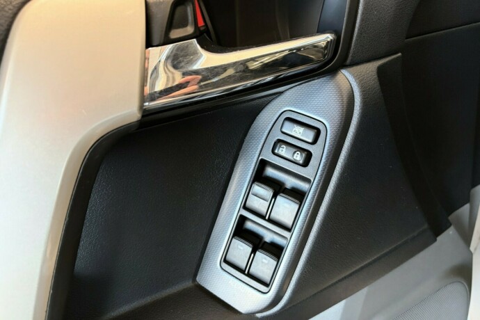 toyota-land-cruiser-diesel-2012-big-27