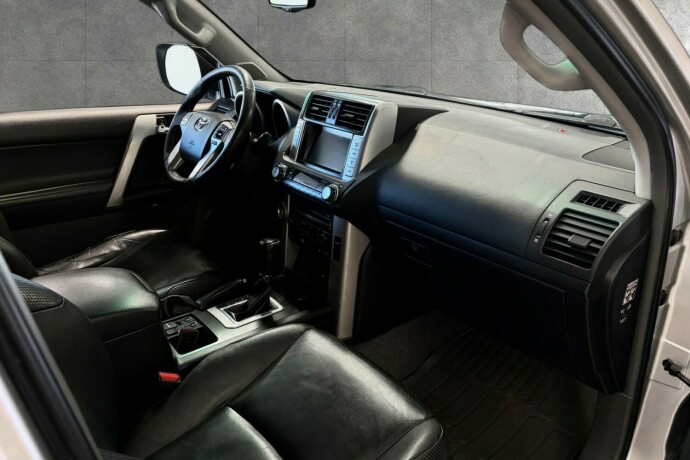 toyota-land-cruiser-diesel-2012-big-18