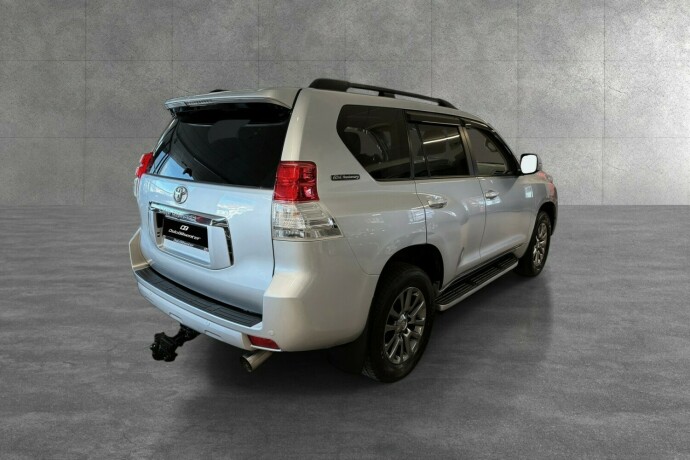 toyota-land-cruiser-diesel-2012-big-4