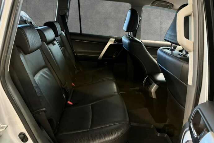 toyota-land-cruiser-diesel-2012-big-17