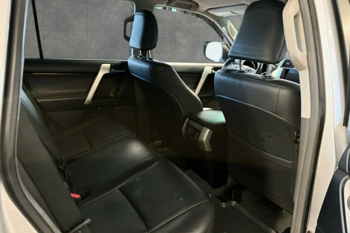 toyota-land-cruiser-diesel-2012-big-16