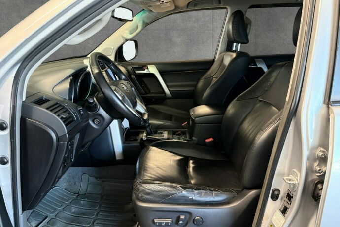 toyota-land-cruiser-diesel-2012-big-10