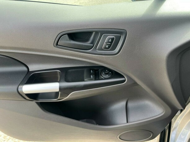 ford-transit-connect-diesel-2019-big-9
