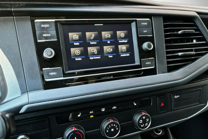 volkswagen-transporter-diesel-2021-big-16