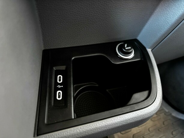 volkswagen-transporter-diesel-2021-big-15