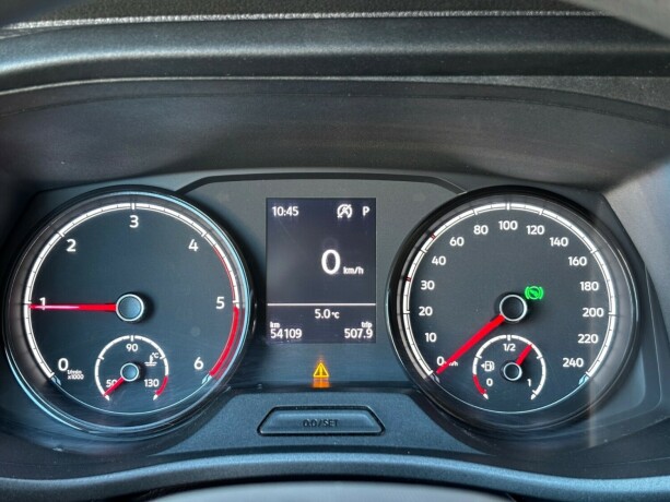 volkswagen-transporter-diesel-2021-big-14