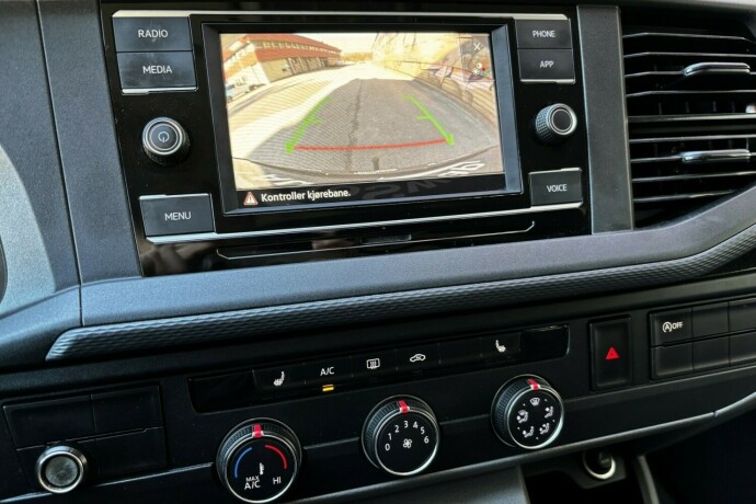 volkswagen-transporter-diesel-2021-big-18