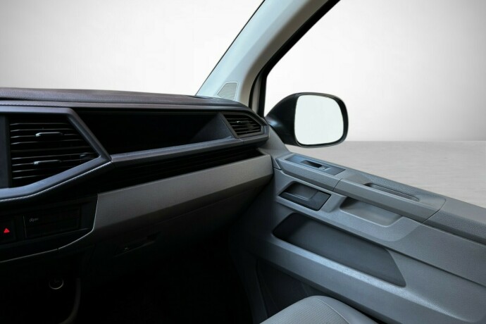 volkswagen-transporter-diesel-2021-big-23