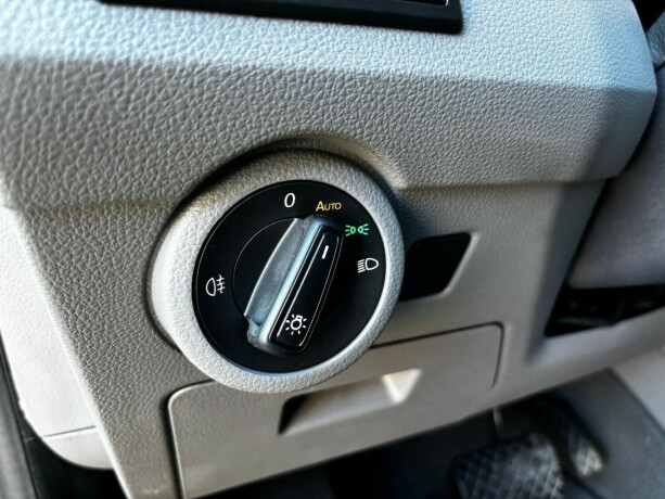 volkswagen-transporter-diesel-2021-big-13