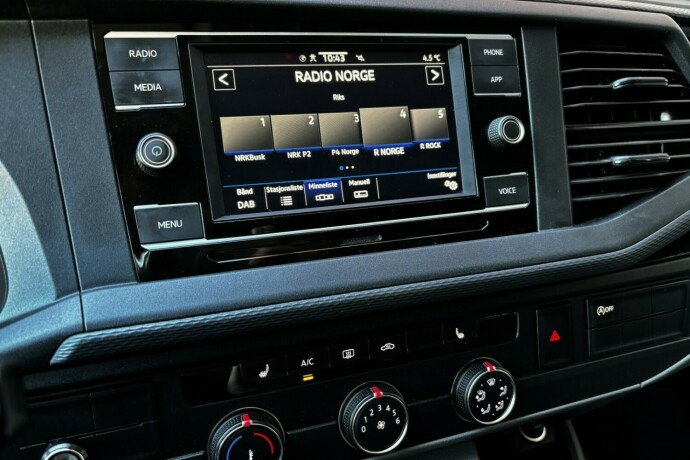 volkswagen-transporter-diesel-2021-big-19