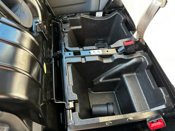 volkswagen-transporter-diesel-2021-big-29