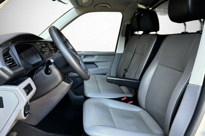 volkswagen-transporter-diesel-2021-big-9