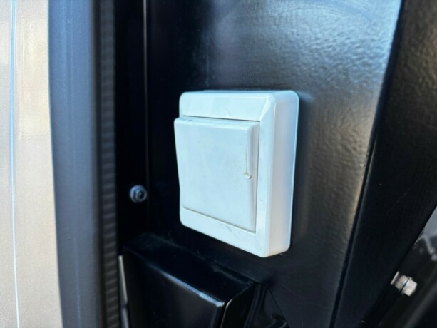 volkswagen-transporter-diesel-2021-big-28