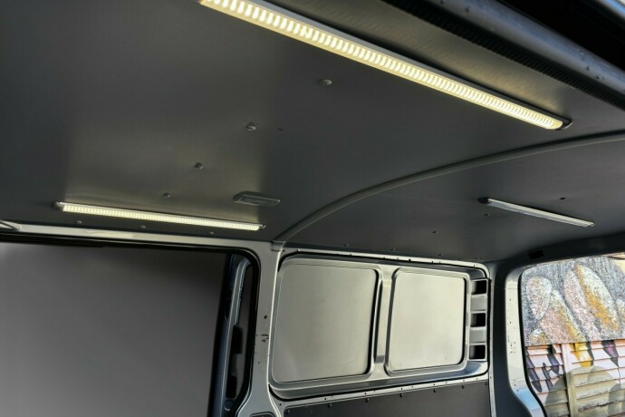 volkswagen-transporter-diesel-2021-big-26