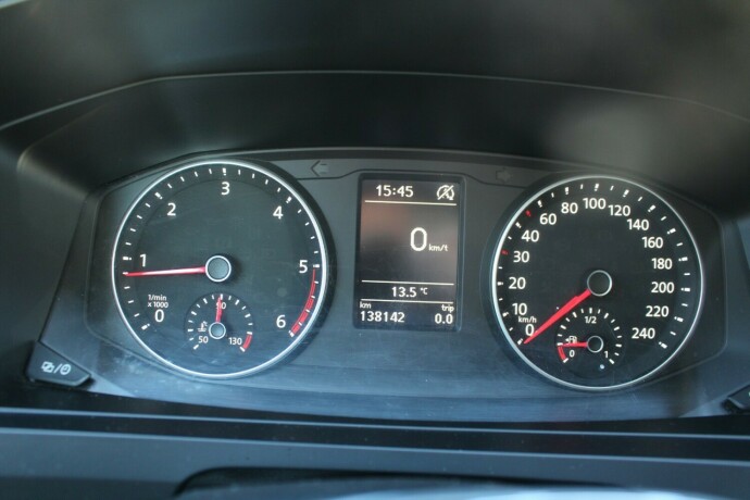 volkswagen-transporter-diesel-2018-big-9