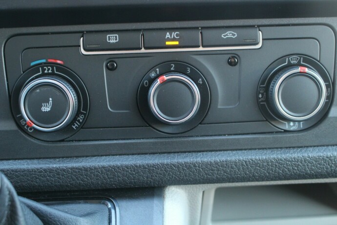 volkswagen-transporter-diesel-2018-big-16