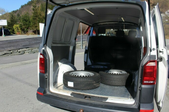 volkswagen-transporter-diesel-2018-big-5