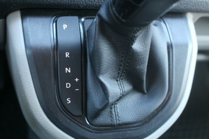 volkswagen-transporter-diesel-2018-big-17