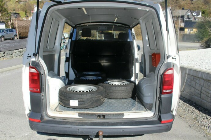 volkswagen-transporter-diesel-2018-big-4