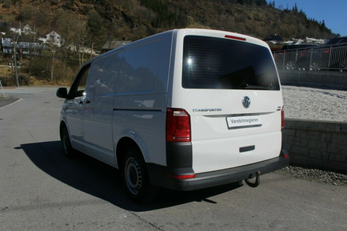 volkswagen-transporter-diesel-2018-big-2