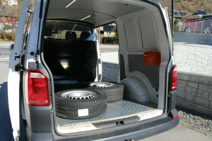 volkswagen-transporter-diesel-2018-big-6