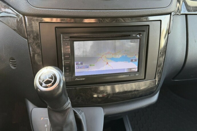 mercedes-benz-viano-diesel-2011-big-10