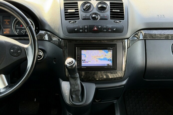 mercedes-benz-viano-diesel-2011-big-11