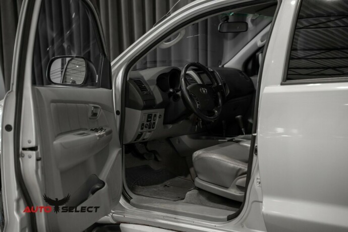 toyota-hilux-diesel-2010-big-19