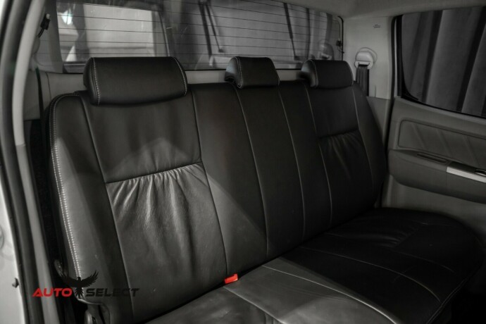 toyota-hilux-diesel-2010-big-13