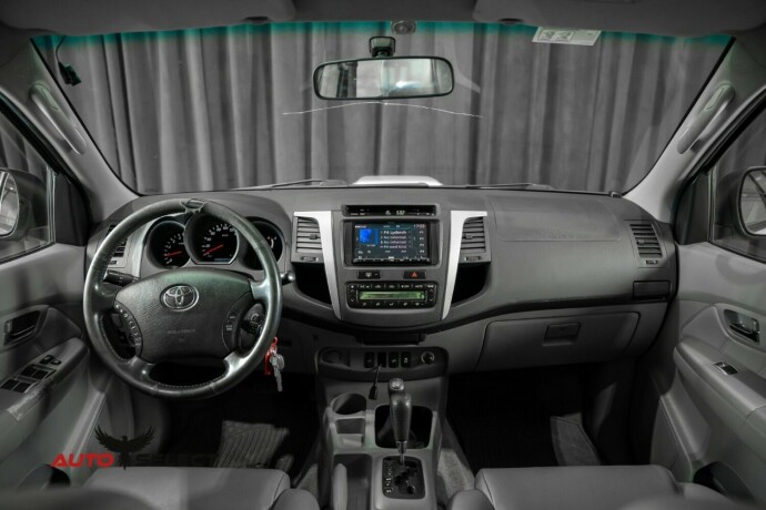 toyota-hilux-diesel-2010-big-30