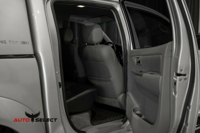 toyota-hilux-diesel-2010-big-12