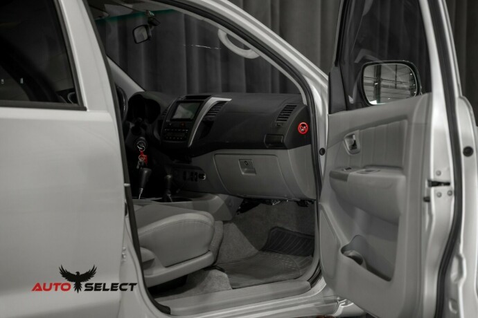 toyota-hilux-diesel-2010-big-16