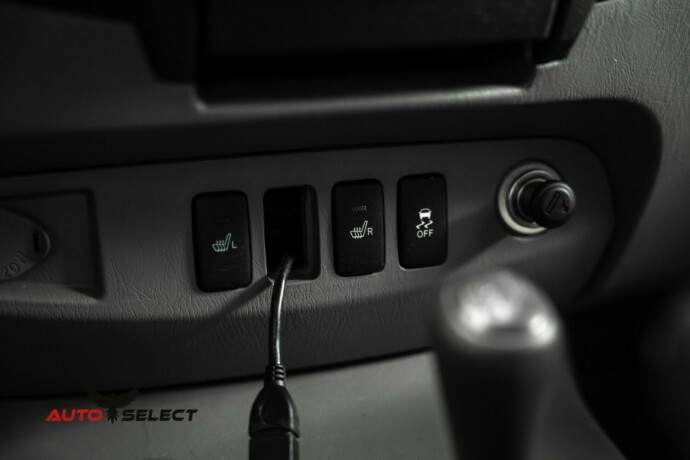 toyota-hilux-diesel-2010-big-32