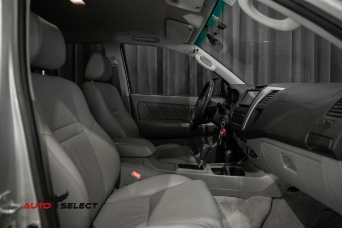 toyota-hilux-diesel-2010-big-17