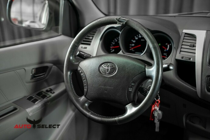 toyota-hilux-diesel-2010-big-22