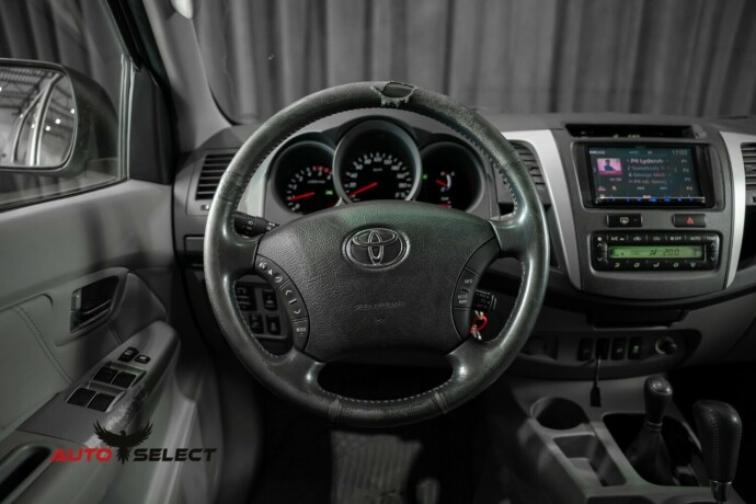 toyota-hilux-diesel-2010-big-23