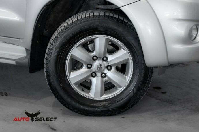 toyota-hilux-diesel-2010-big-2