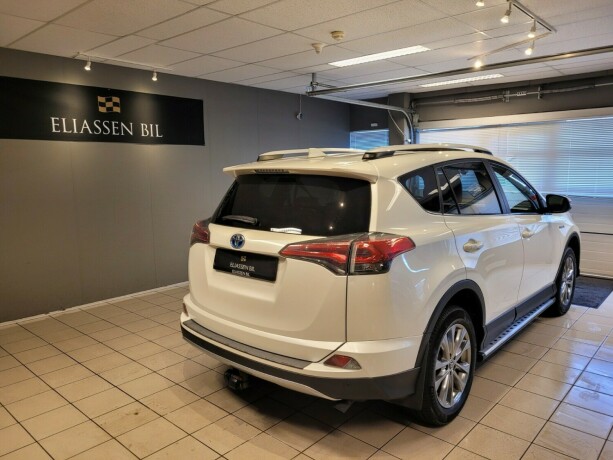 toyota-rav4-elektrisitetbensin-2016-big-5