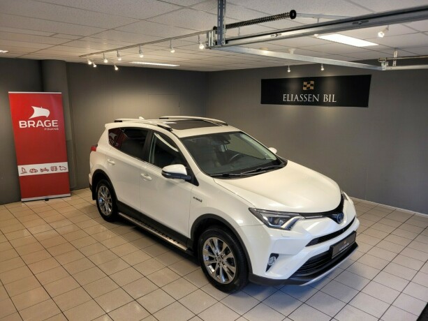 toyota-rav4-elektrisitetbensin-2016-big-1