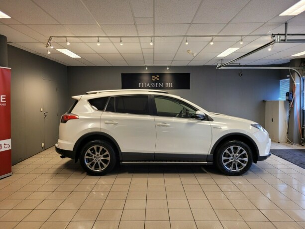 toyota-rav4-elektrisitetbensin-2016-big-3