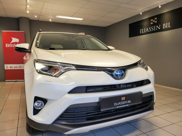 toyota-rav4-elektrisitetbensin-2016-big-8